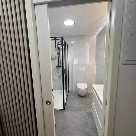 Beautiful, Brand New In The Center Apartment